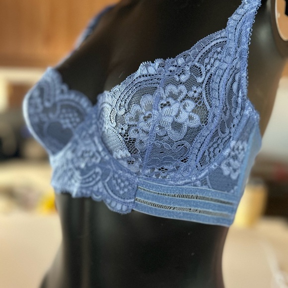 Elegant Blue Lace Bralette - Picture 2 of 7